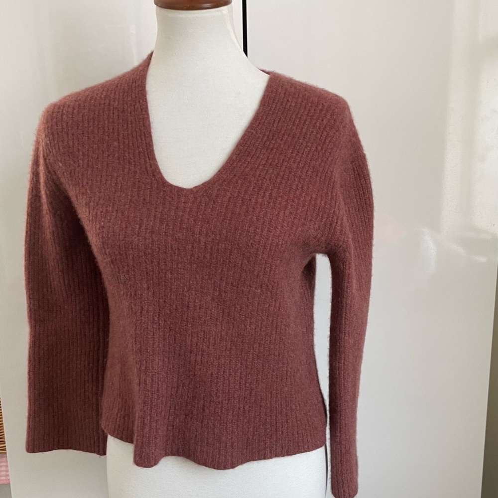 Skull cashmere v-neck sweater